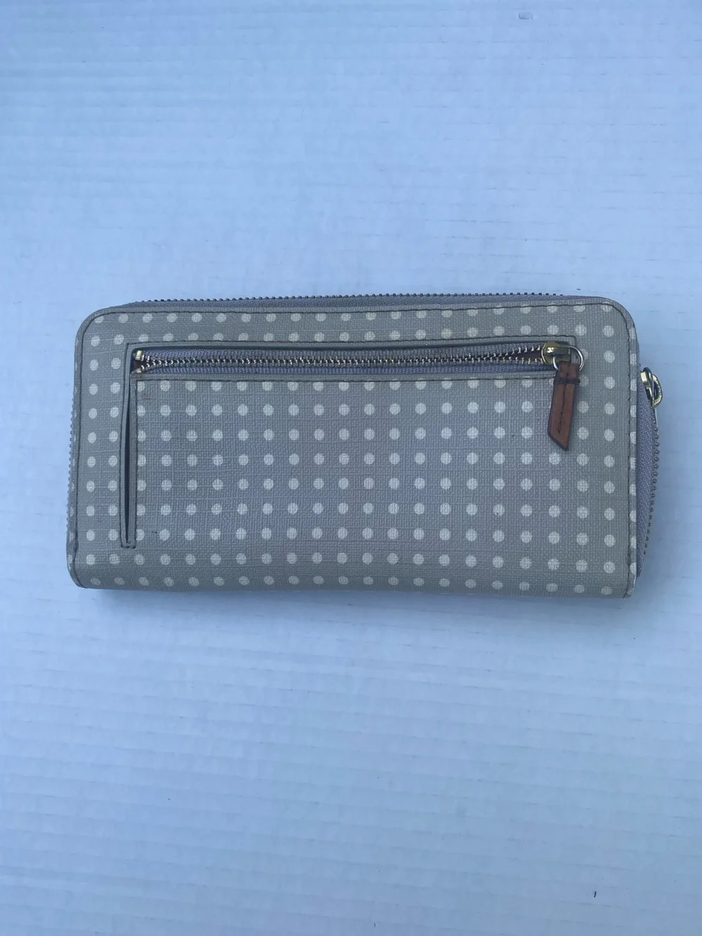 Fossil Polka Dot Zip Wallet in Cream, Black & Gray🤍🖤